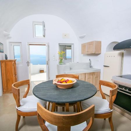 Menias Cave House Apartment Oia  Exterior photo