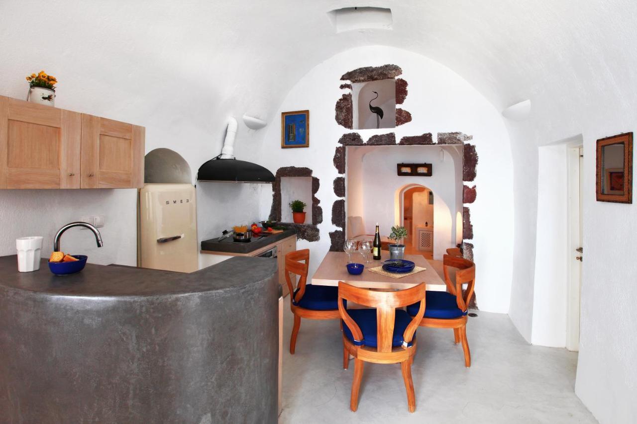 Menias Cave House Apartment Oia  Room photo